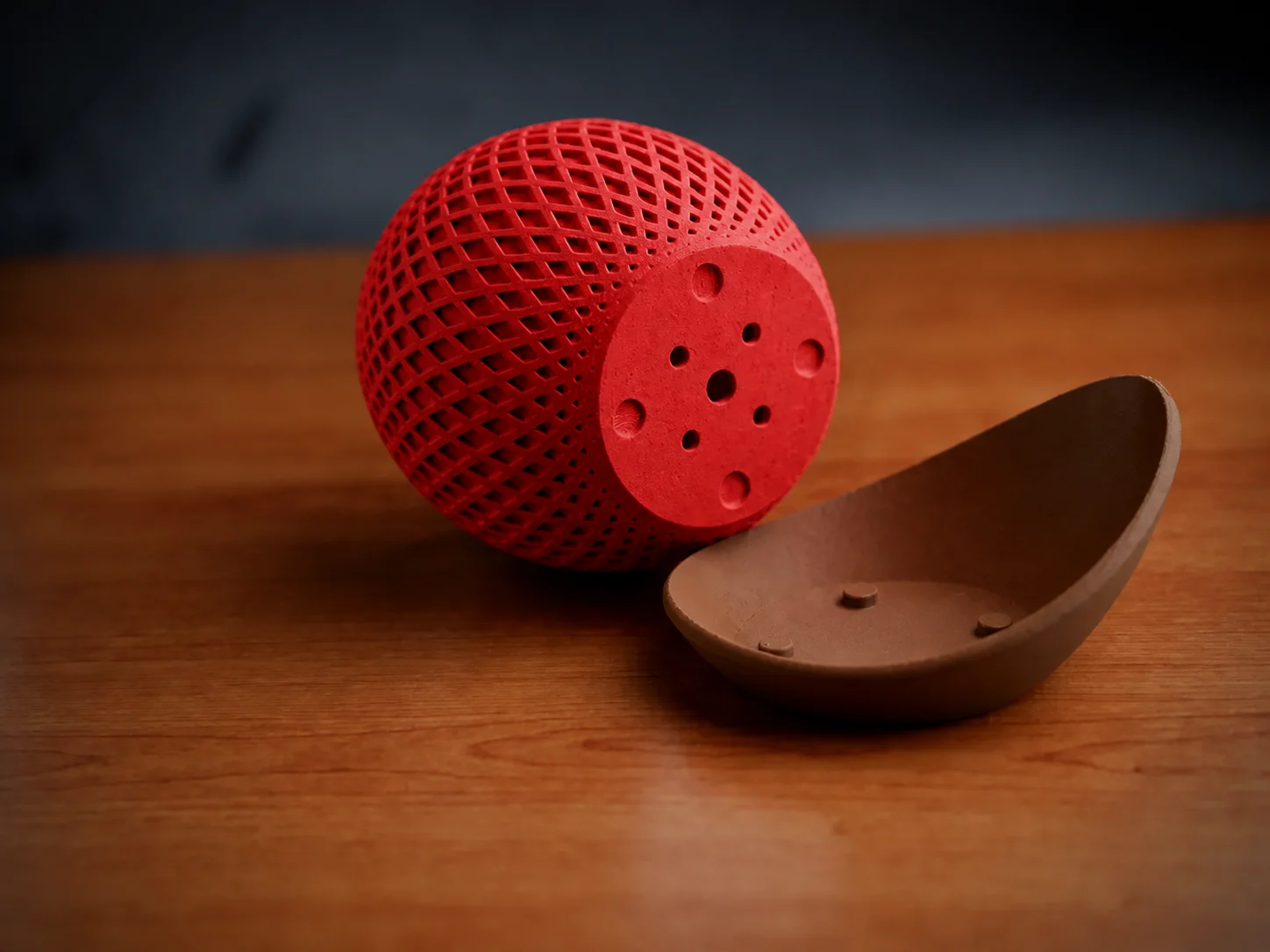 3D Baskı Küre Saksı - Kafes Dokulu İki Parçalı Dekoratif Saksı - Kırmızı-Kahverengi görsel 2