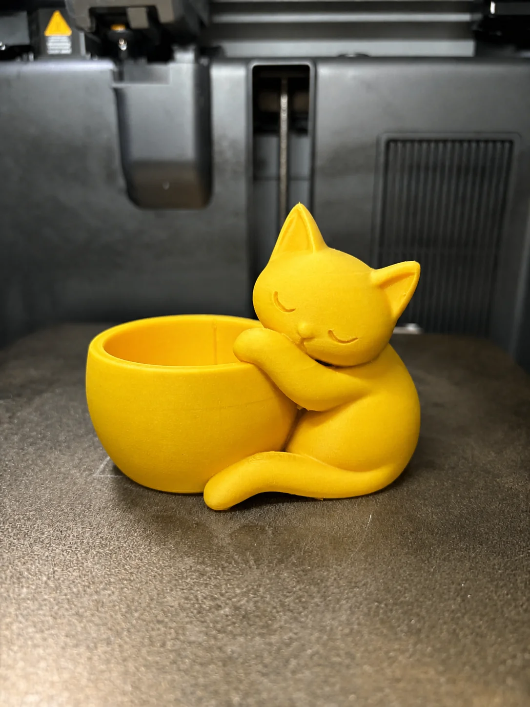 3D Baskı Sarılan Kedi Saksı - Sevimli Dekoratif Saksı - Sarı görsel 2