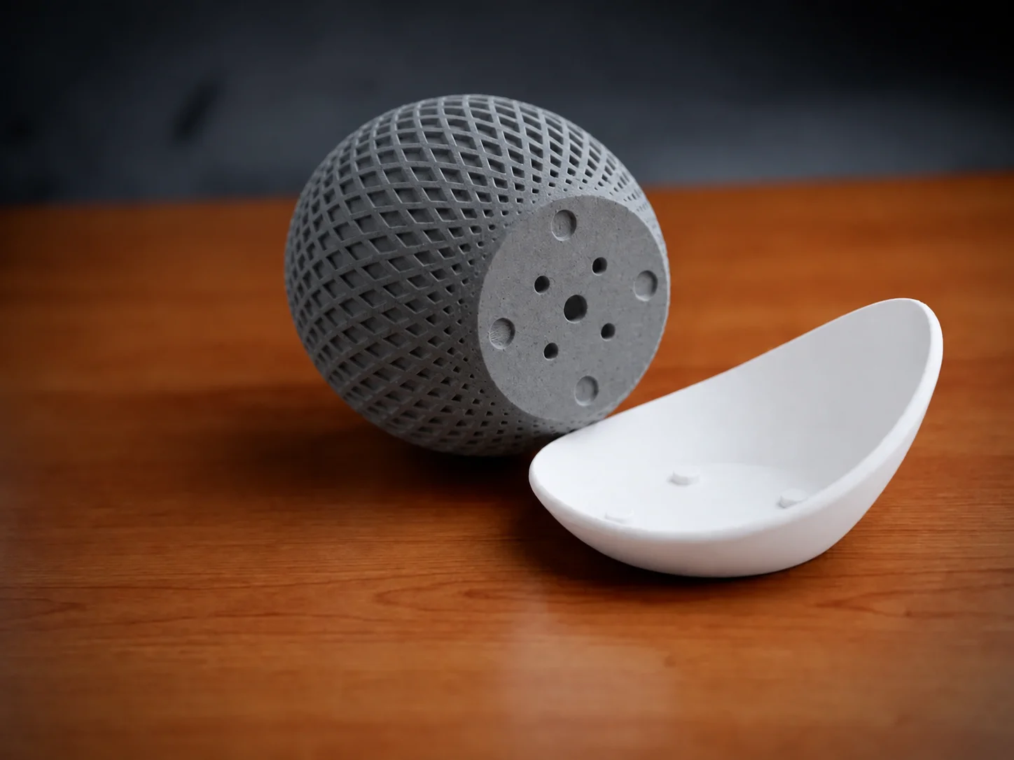 3D Baskı Küre Saksı - Kafes Dokulu İki Parçalı Dekoratif Saksı - Gri-Beyaz görsel 2