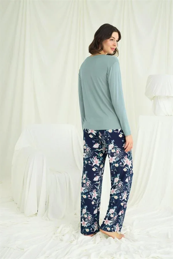 Çiçek ve Yaprak Desenli Baskılı Pijama Takımı görseli