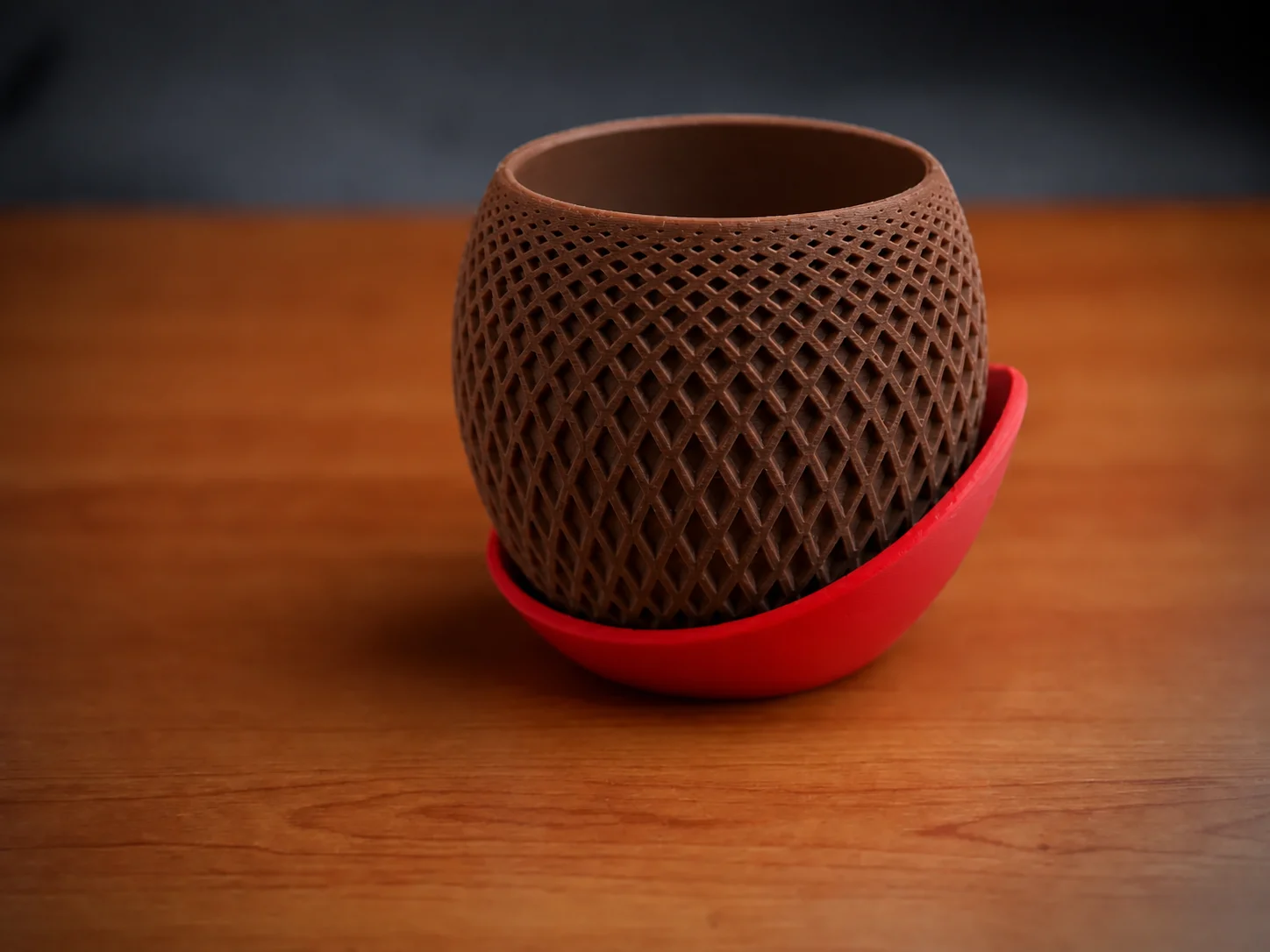 3D Baskı Küre Saksı - Kafes Dokulu İki Parçalı Dekoratif Saksı - Kahverengi-Kırmızı
