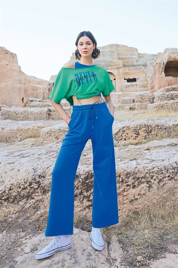 Kısa Kollu "Never Give Up" 3'lü Crop Eşofman Takımı görseli