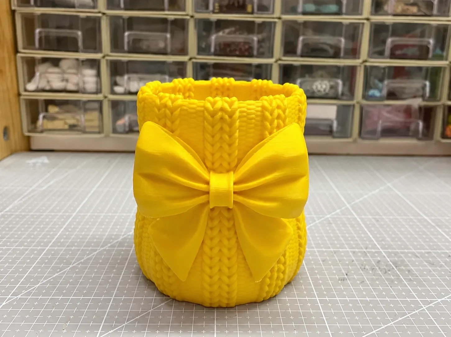 3D Baskı Fiyonklu Örgü Vazo - Dekoratif Çiçeklik-Sarı görsel 2