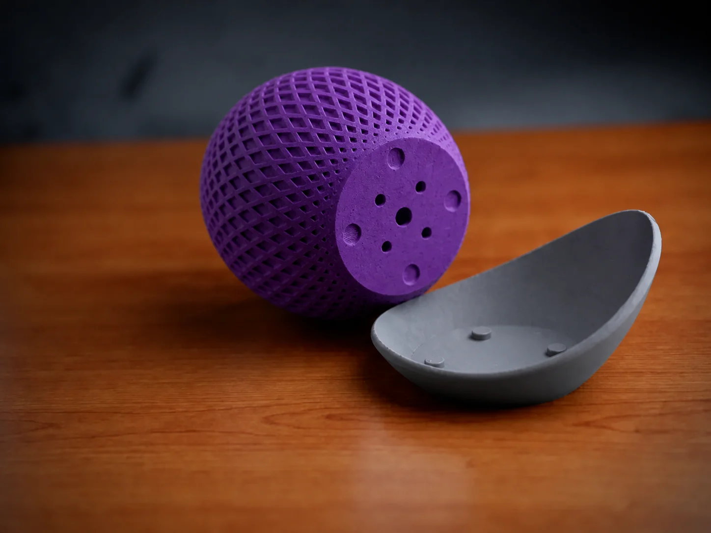 3D Baskı Küre Saksı - Kafes Dokulu İki Parçalı Dekoratif Saksı - Mor-Gri görsel 2