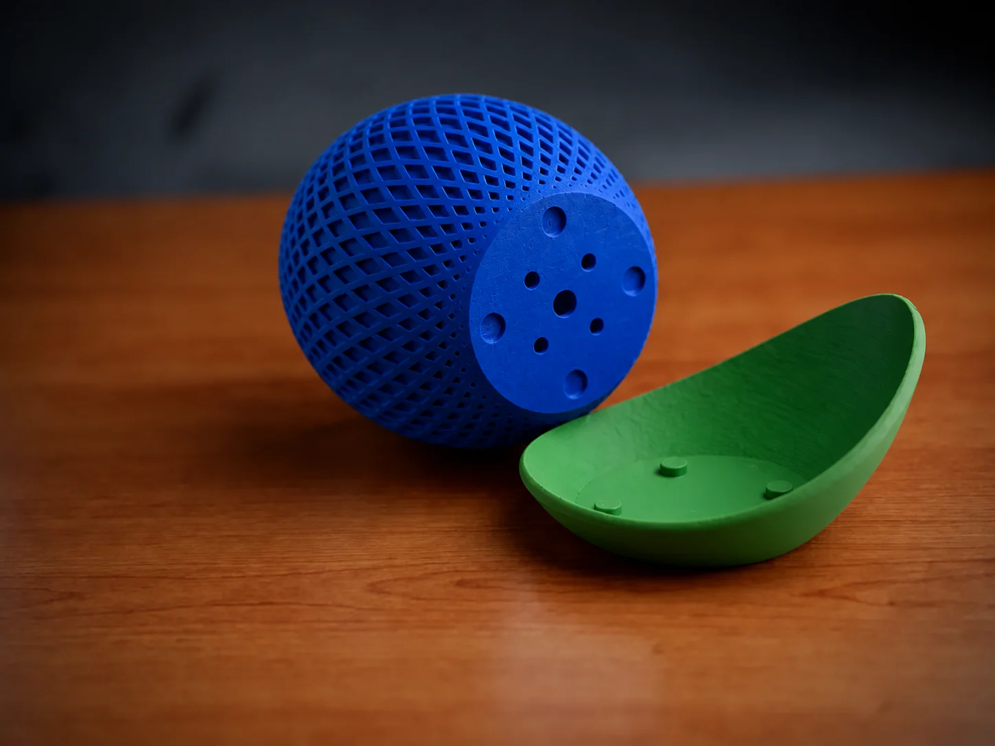 3D Baskı Küre Saksı - Kafes Dokulu İki Parçalı Dekoratif Saksı - Mavi-Yeşil görsel 2