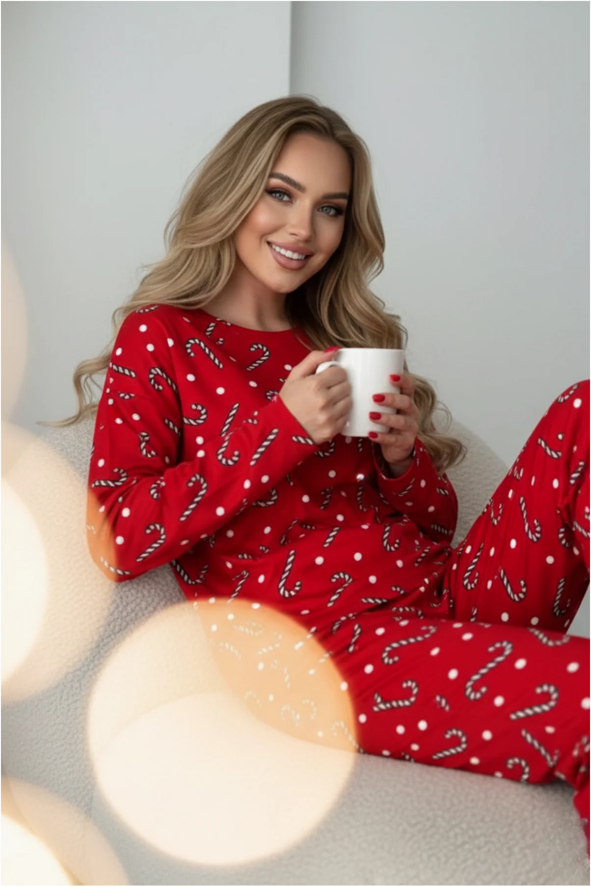 Kadın Şık Pamuklu Yılbaşı Kırmızı Puantiye ve Candy Cane Desenli Kırmızı Pijama Takımı