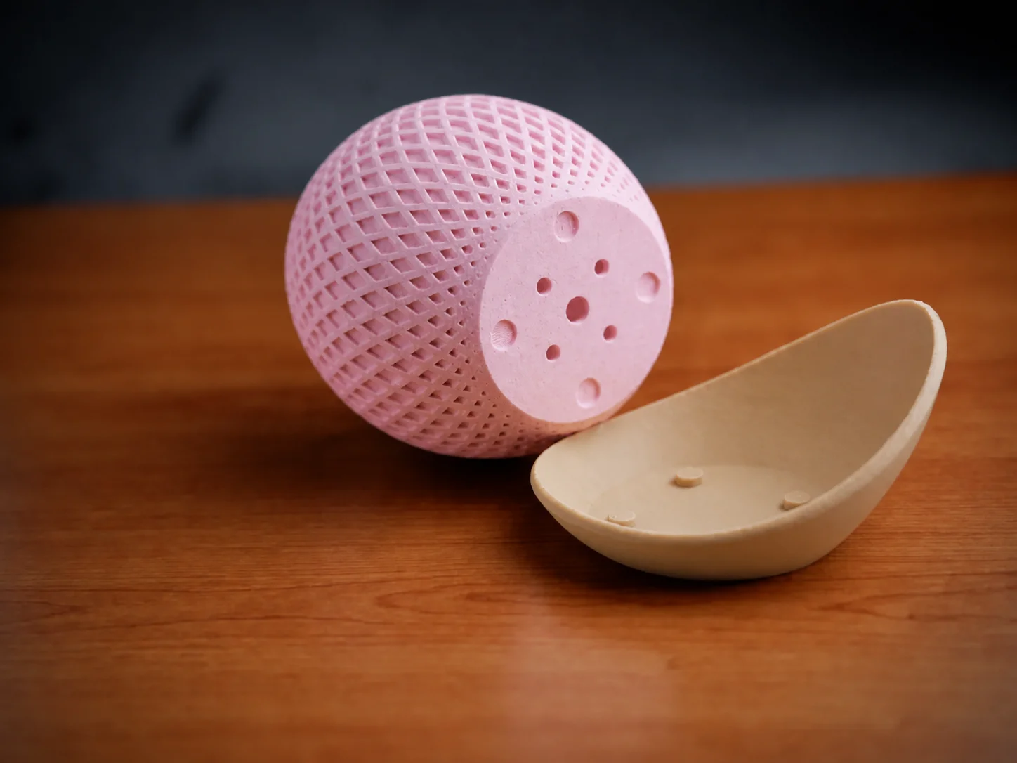 3D Baskı Küre Saksı - Kafes Dokulu İki Parçalı Dekoratif Saksı - Pembe-Bej görsel 2