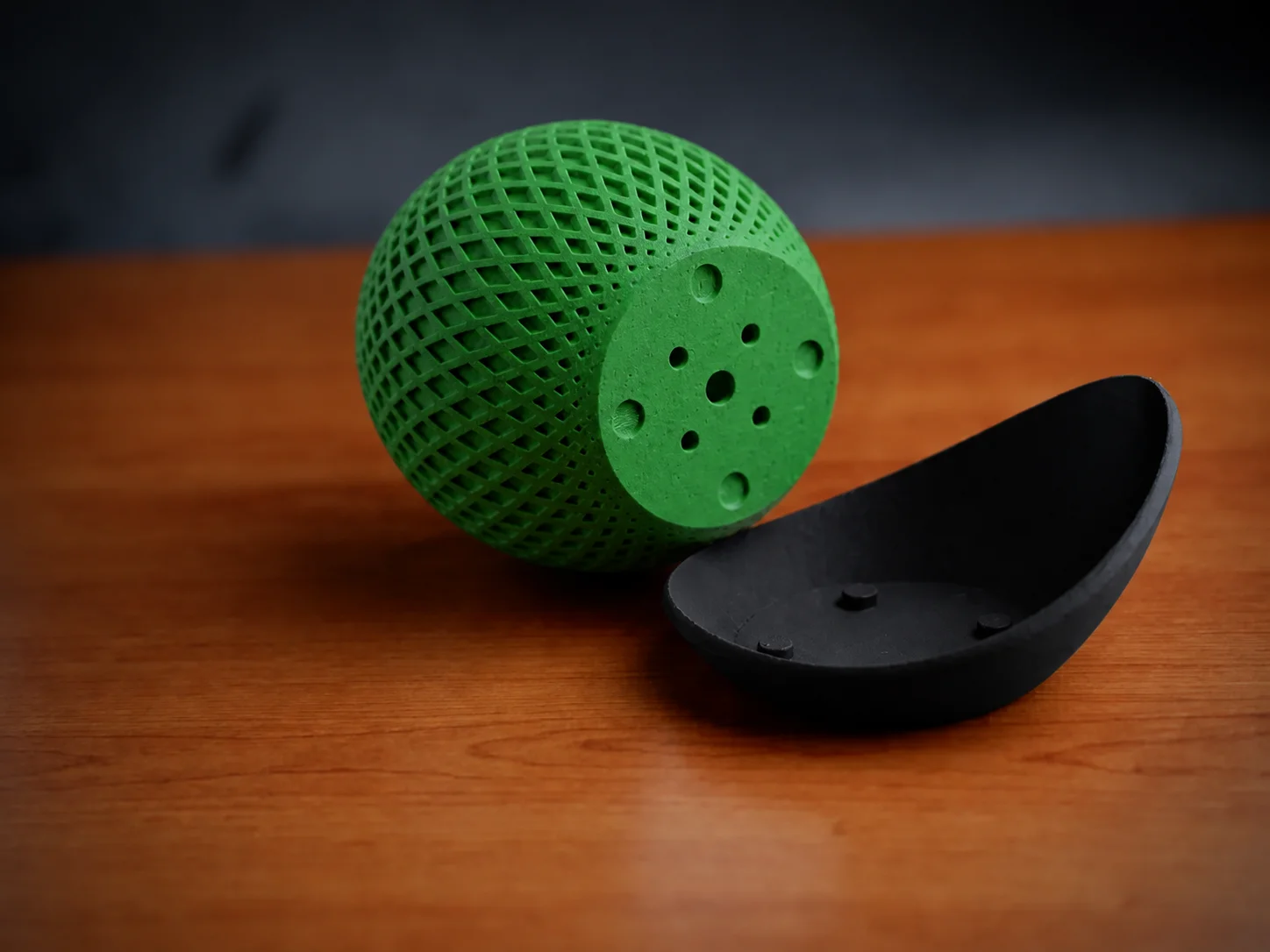 3D Baskı Küre Saksı - Kafes Dokulu İki Parçalı Dekoratif Saksı - Yeşil-Siyah görsel 2