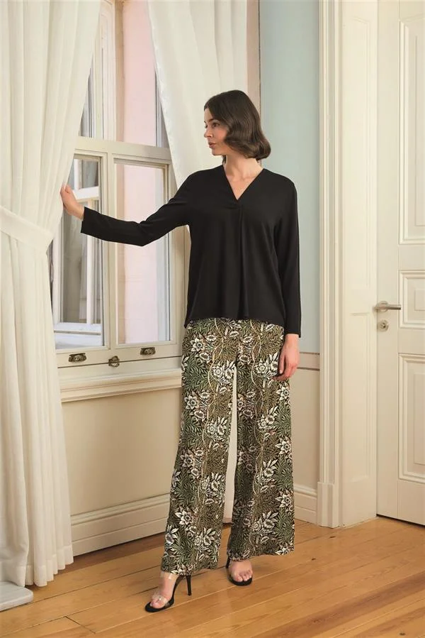 Çiçek Yaprak ve Etnik Desenli Uzun Kollu Pijama Takımı görseli