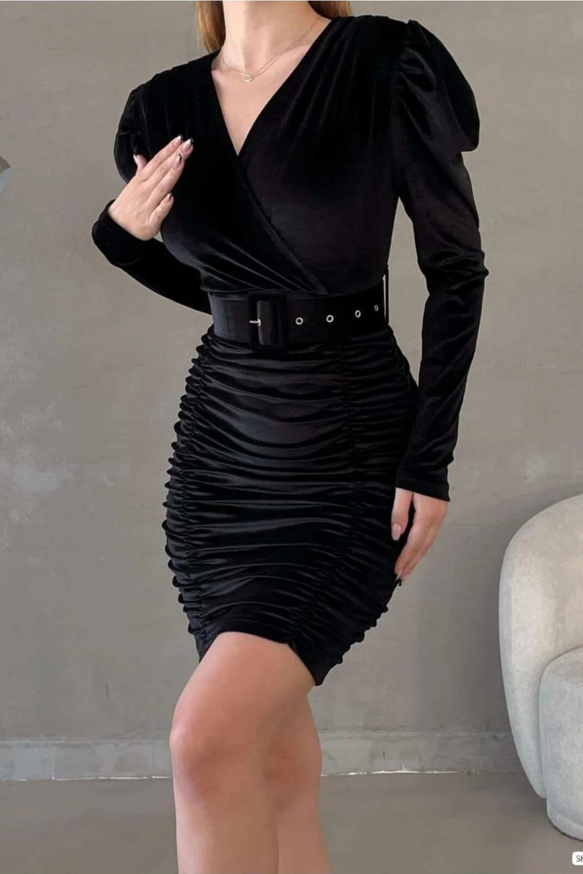 Kadın Esnek Kadife Kumaş V Yaka Kemerli Abiye Elbise görsel 2