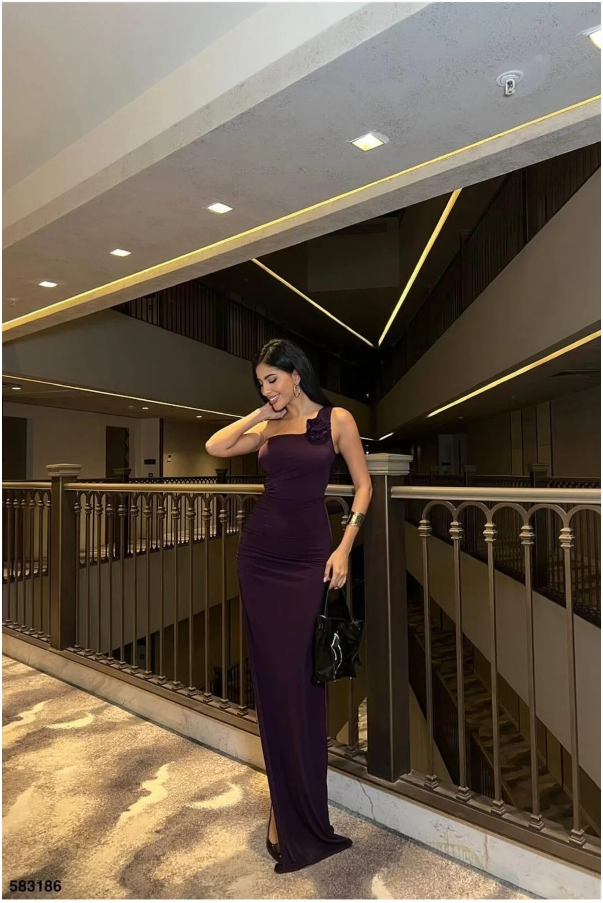Kadın Özgün Tasarım Sandy Kumaş Tek Omuz Maxi Elbise görsel 4
