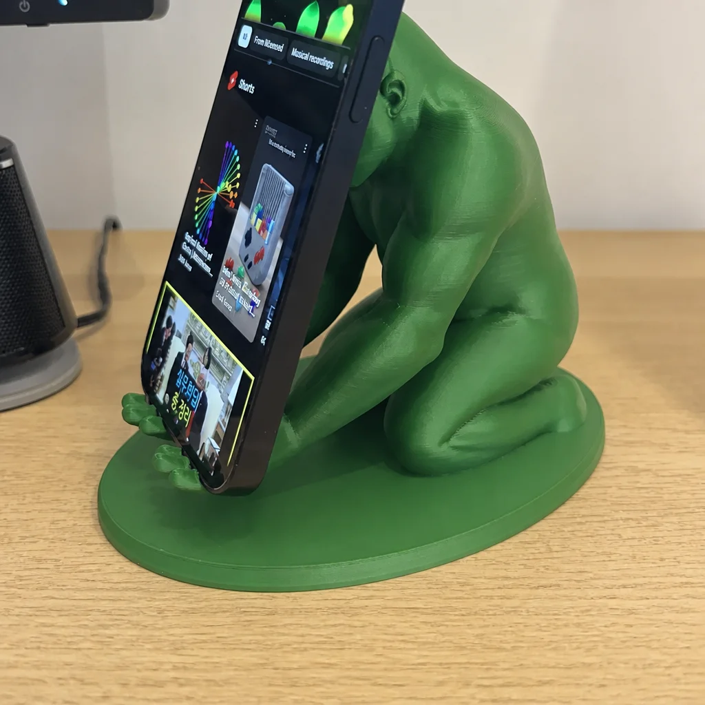 3D Baskı Goril Telefon Tutucu - Kaslı Goril Masaüstü Telefon Standı-Yeşil