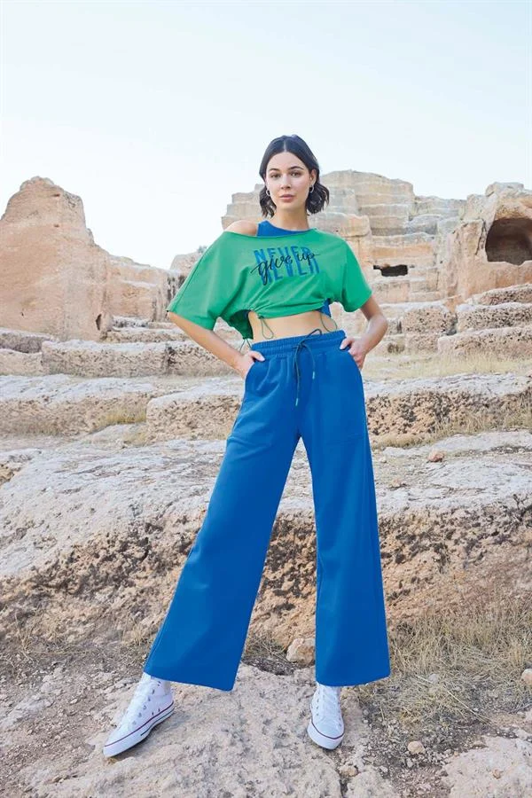 Kısa Kollu "Never Give Up" 3'lü Crop Eşofman Takımı görseli