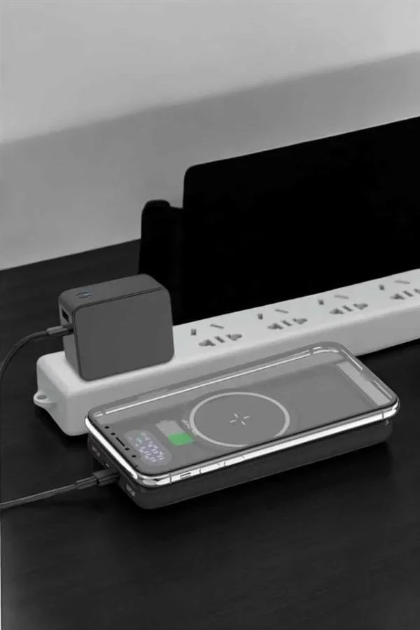 Powerbank Taşınabilir 10.000 Mah Hızlı Şarj Dijital Göstergeli görsel 3