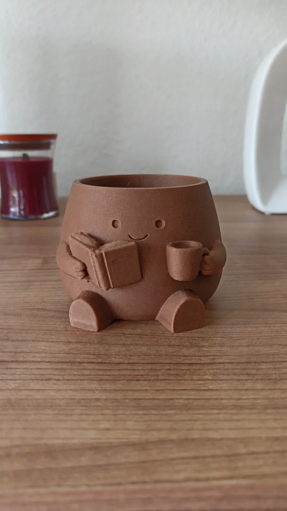 3D Baskı Kitap Okuyan Saksı - Kupa Tutan Sevimli Saksı-Kahverengi görsel 2