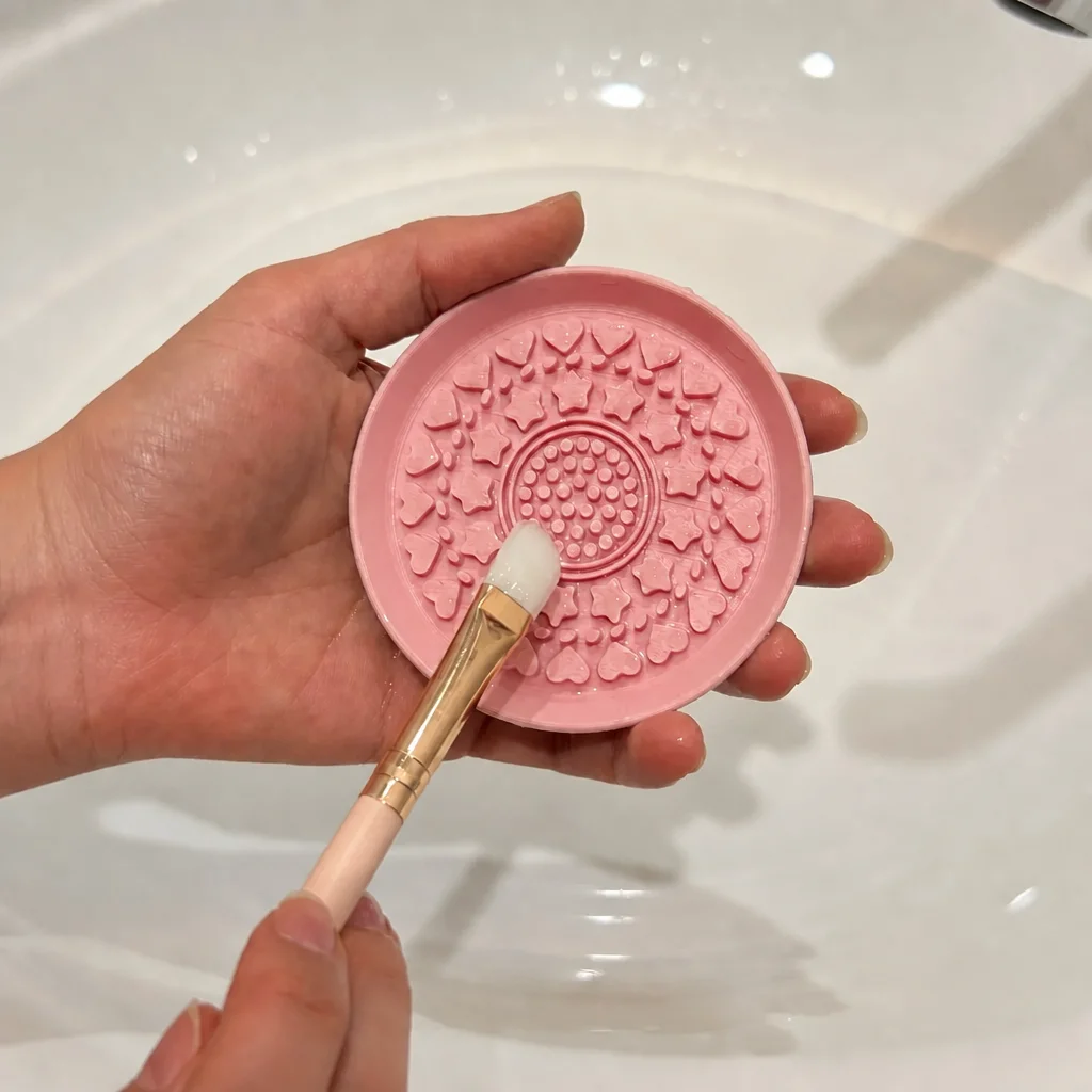 3D Baskı Makyaj Fırçası Temizleme Pedi - Desenli Aparat-Pembe görsel 2