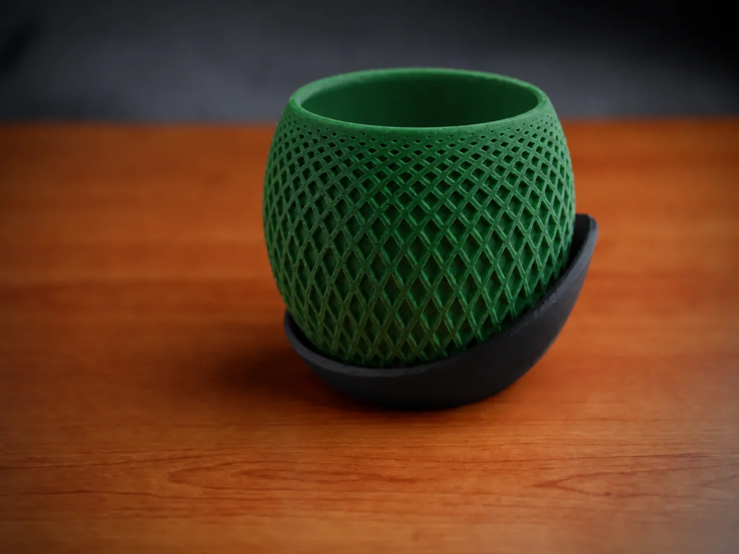 3D Baskı Küre Saksı - Kafes Dokulu İki Parçalı Dekoratif Saksı - Yeşil-Siyah