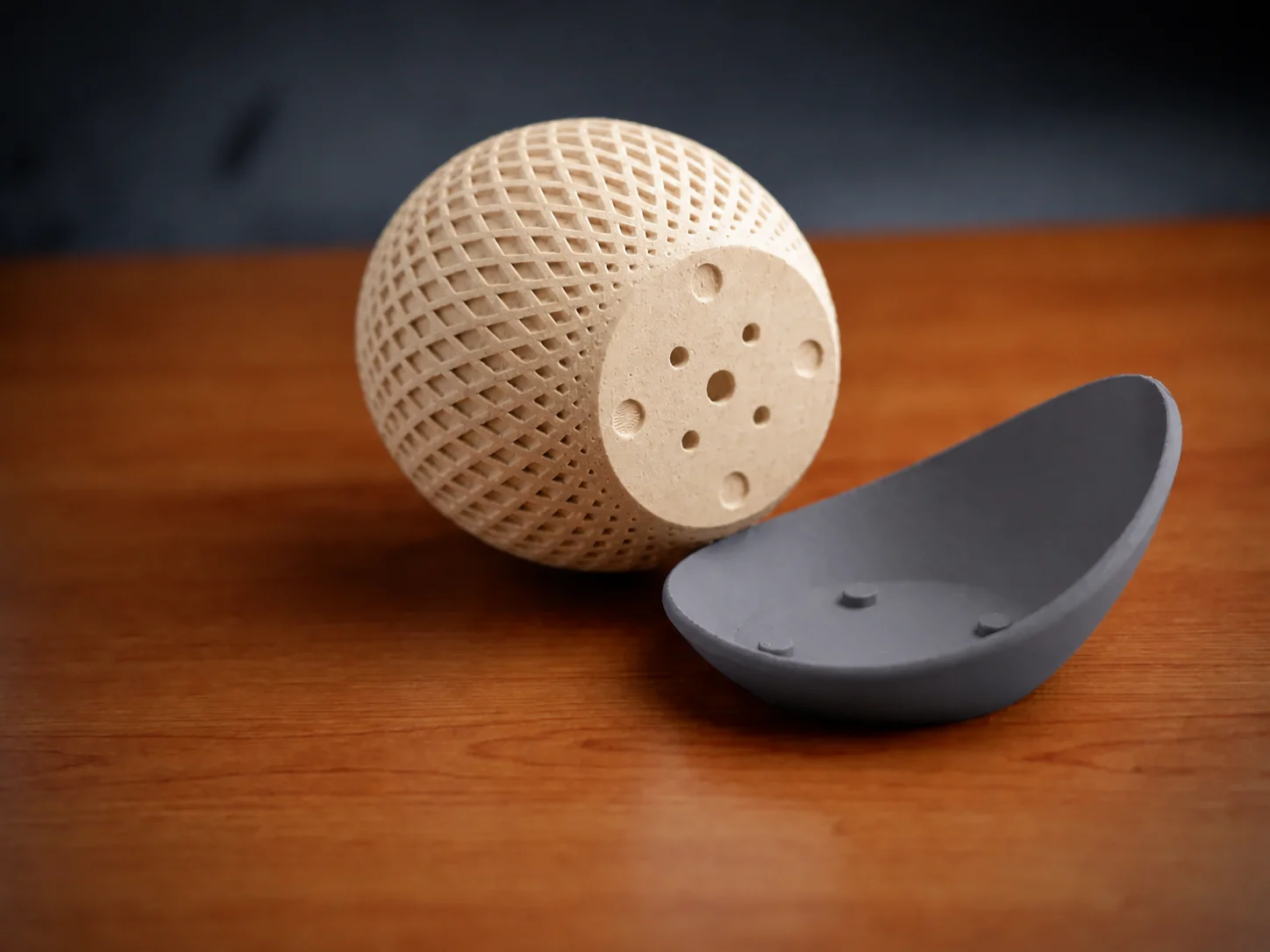 3D Baskı Küre Saksı - Kafes Dokulu İki Parçalı Dekoratif Saksı - Bej-Gri görsel 2