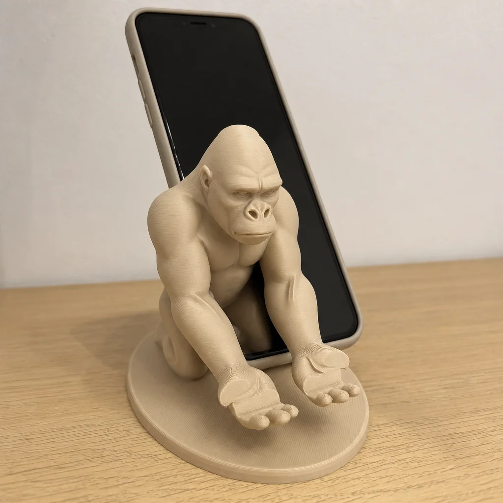 3D Baskı Goril Telefon Tutucu - Kaslı Goril Masaüstü Telefon Standı-Bej görsel 2