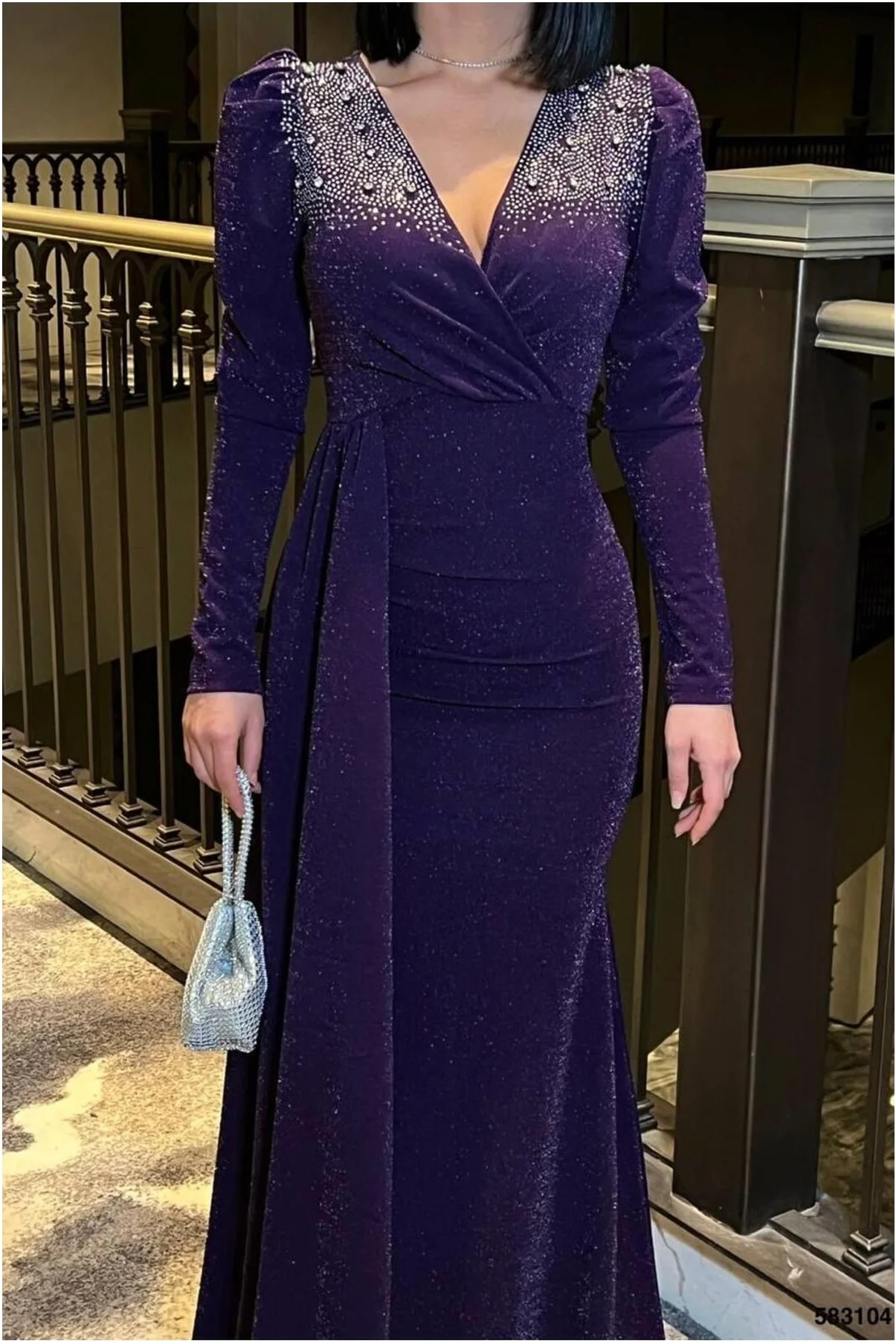 Kadın Modern Stil Kruvaze Yaka Taş Detaylı Uzun Kollu Abiye Elbise görsel 4