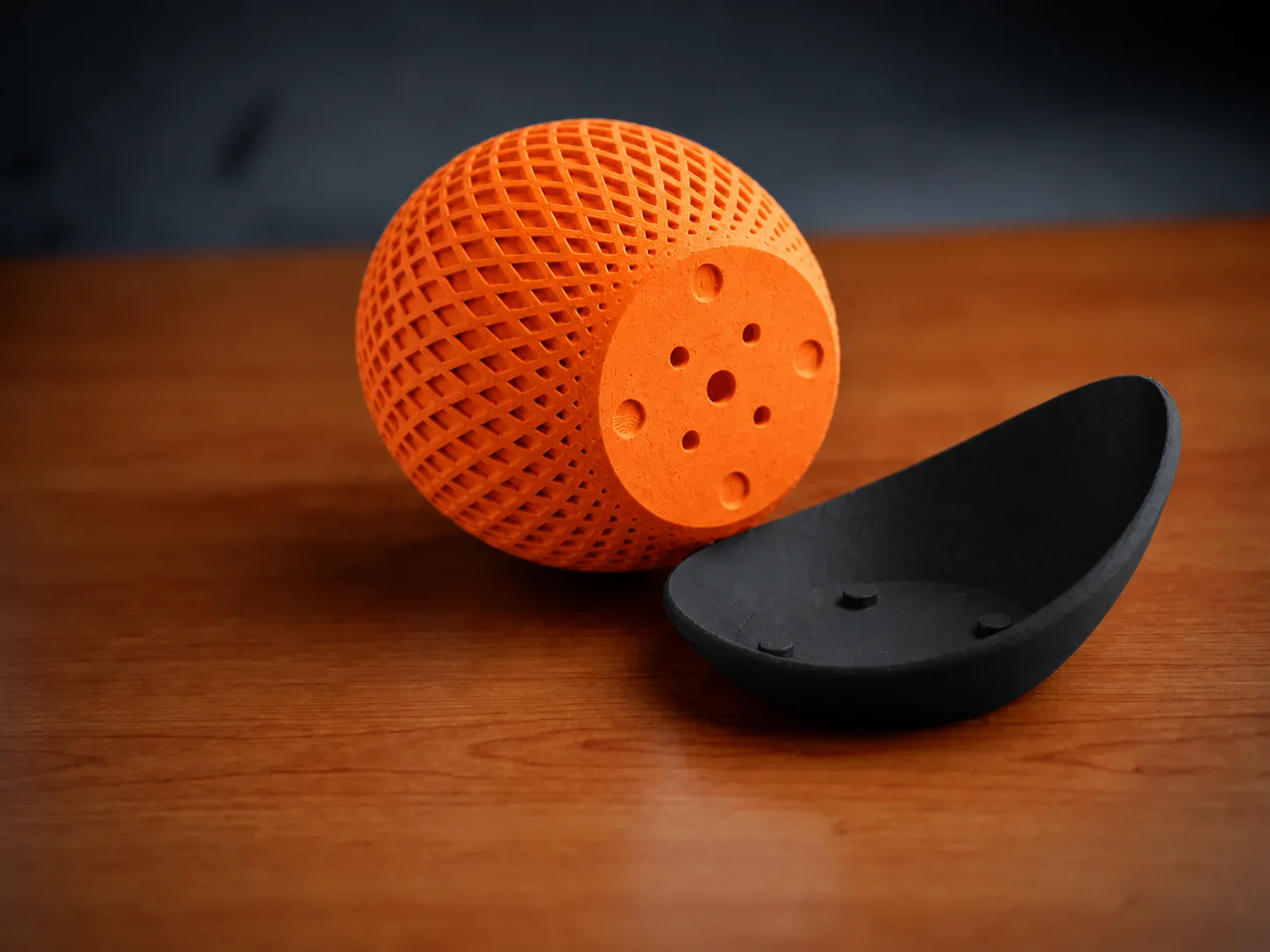 3D Baskı Küre Saksı - Kafes Dokulu İki Parçalı Dekoratif Saksı - Turuncu-Siyah görsel 2