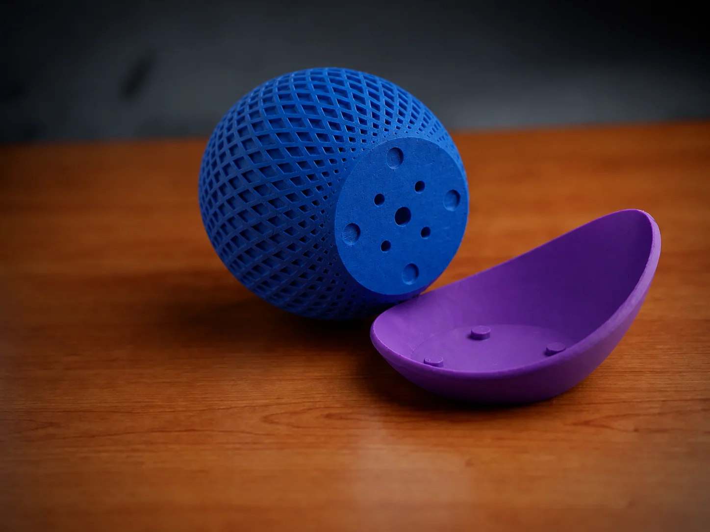 3D Baskı Küre Saksı - Kafes Dokulu İki Parçalı Dekoratif Saksı - Mavi-Mor görsel 2
