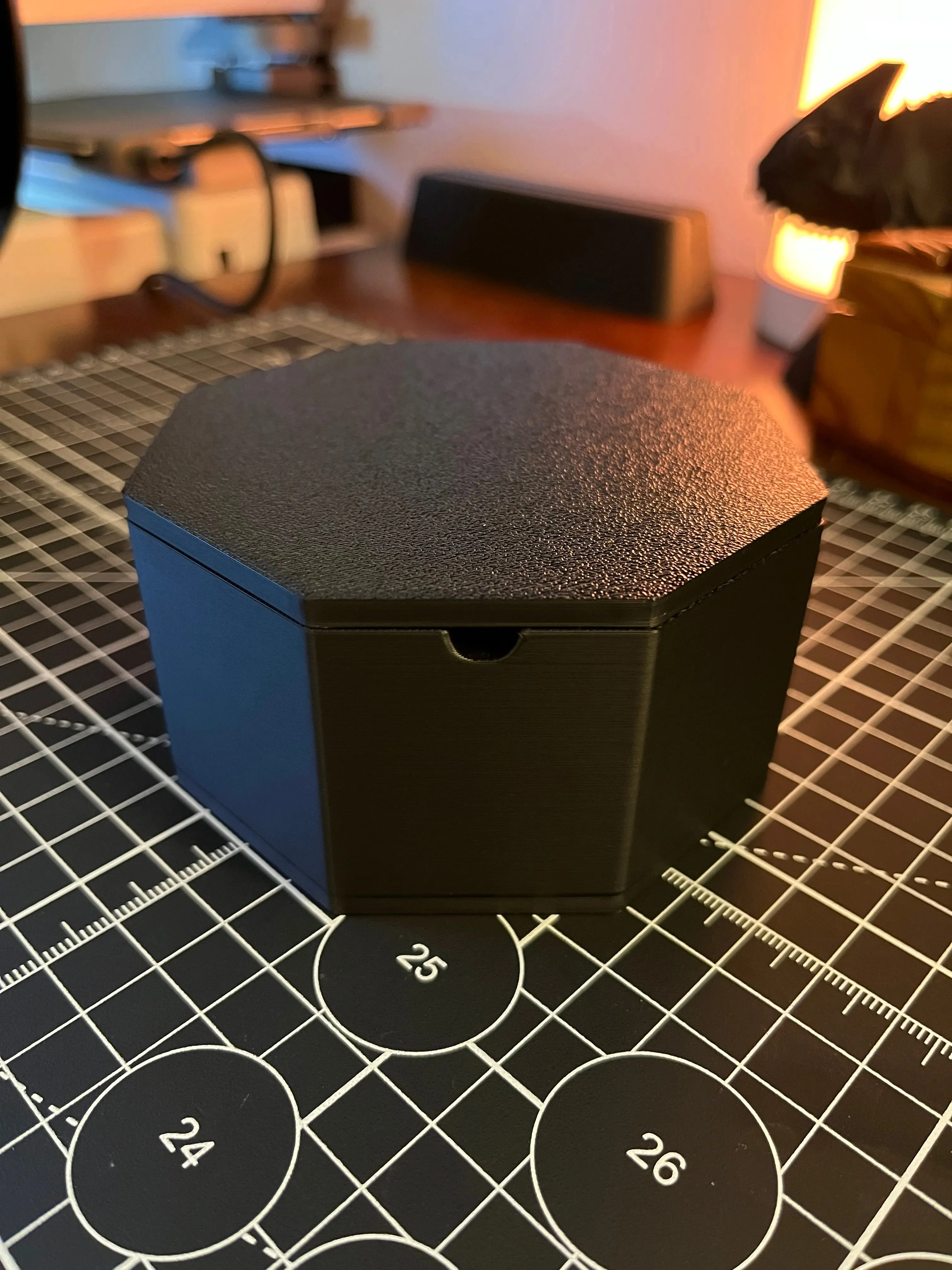 3D Baskı Sekizgen Kapaklı Küllük Menteşeli Rüzgar ve Koku Önleyici Dekoratif Sigara Küllüğü Siyah görsel 2