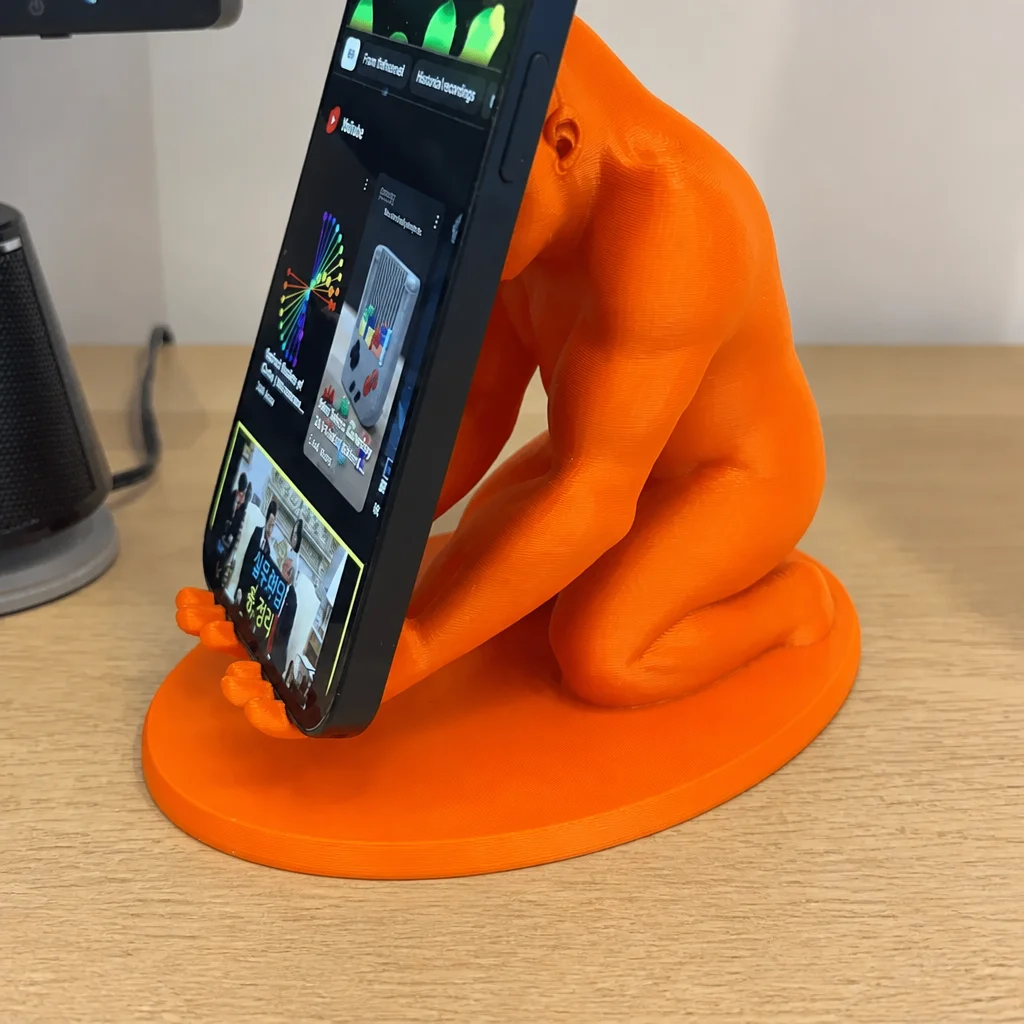 3D Baskı Goril Telefon Tutucu - Kaslı Goril Masaüstü Telefon Standı-Turuncu