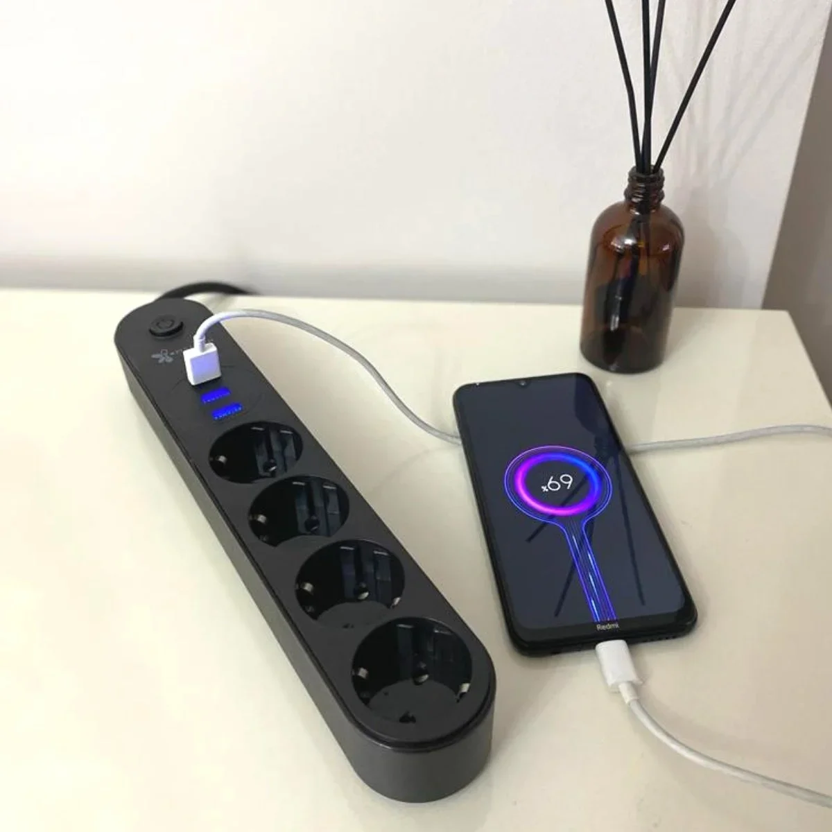4lü Siyah Anahtarlı 3 USB Li Akım Korumalı Topraklı Çocuk Korumalı Grup Priz 2 Metre görsel 2