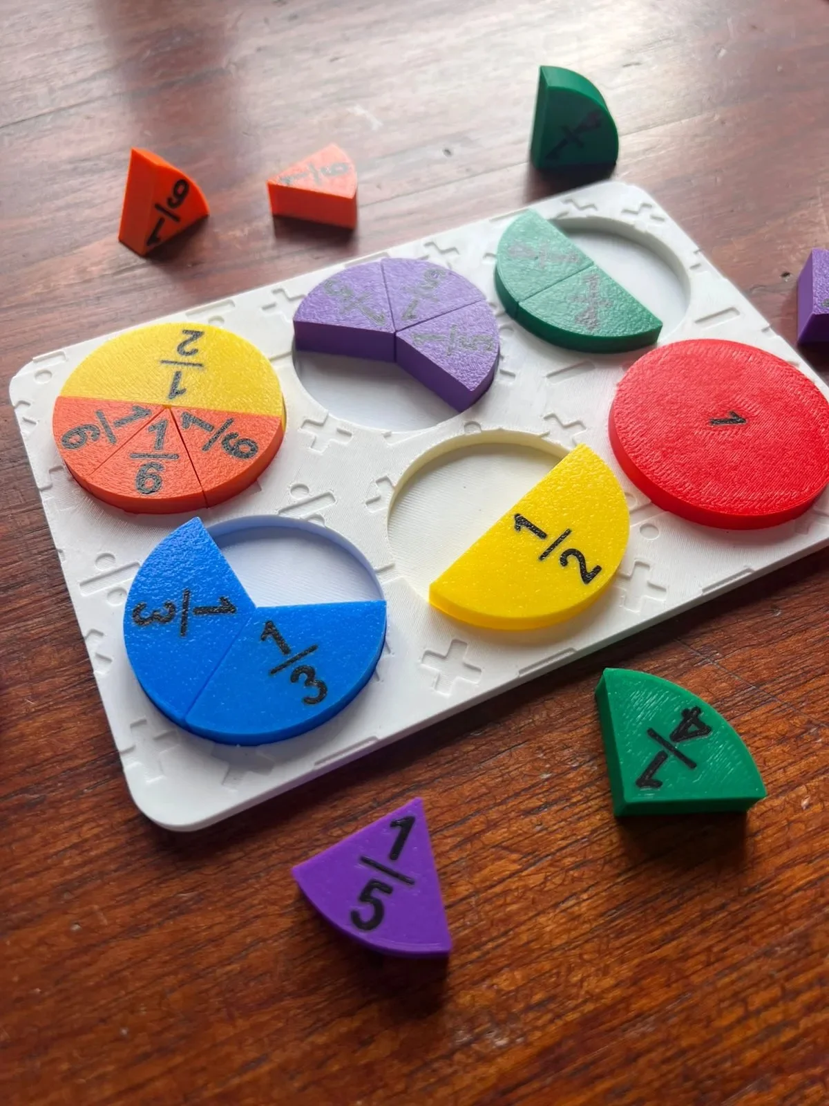3D Baskı Kesirler Öğretim Seti - Eğitici Ahşap Görünümlü Matematik Puzzle, Kesir Öğrenme Materyali (6 Daire, 24 Parça) görsel 3