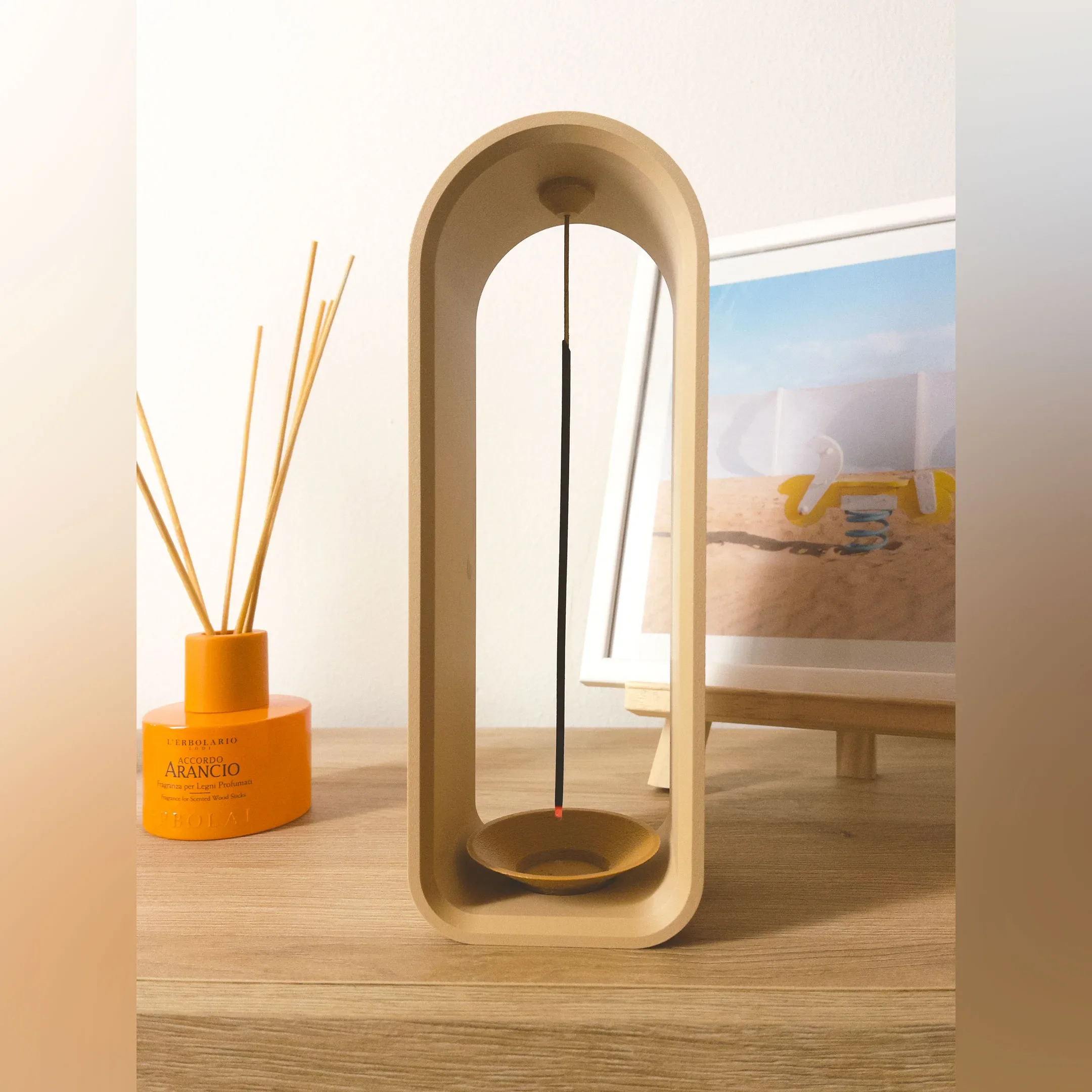 3D Baskı The Shrine Tütsülük - Modern Kemer Formlu Tütsü Tutucu-Bej görsel 3