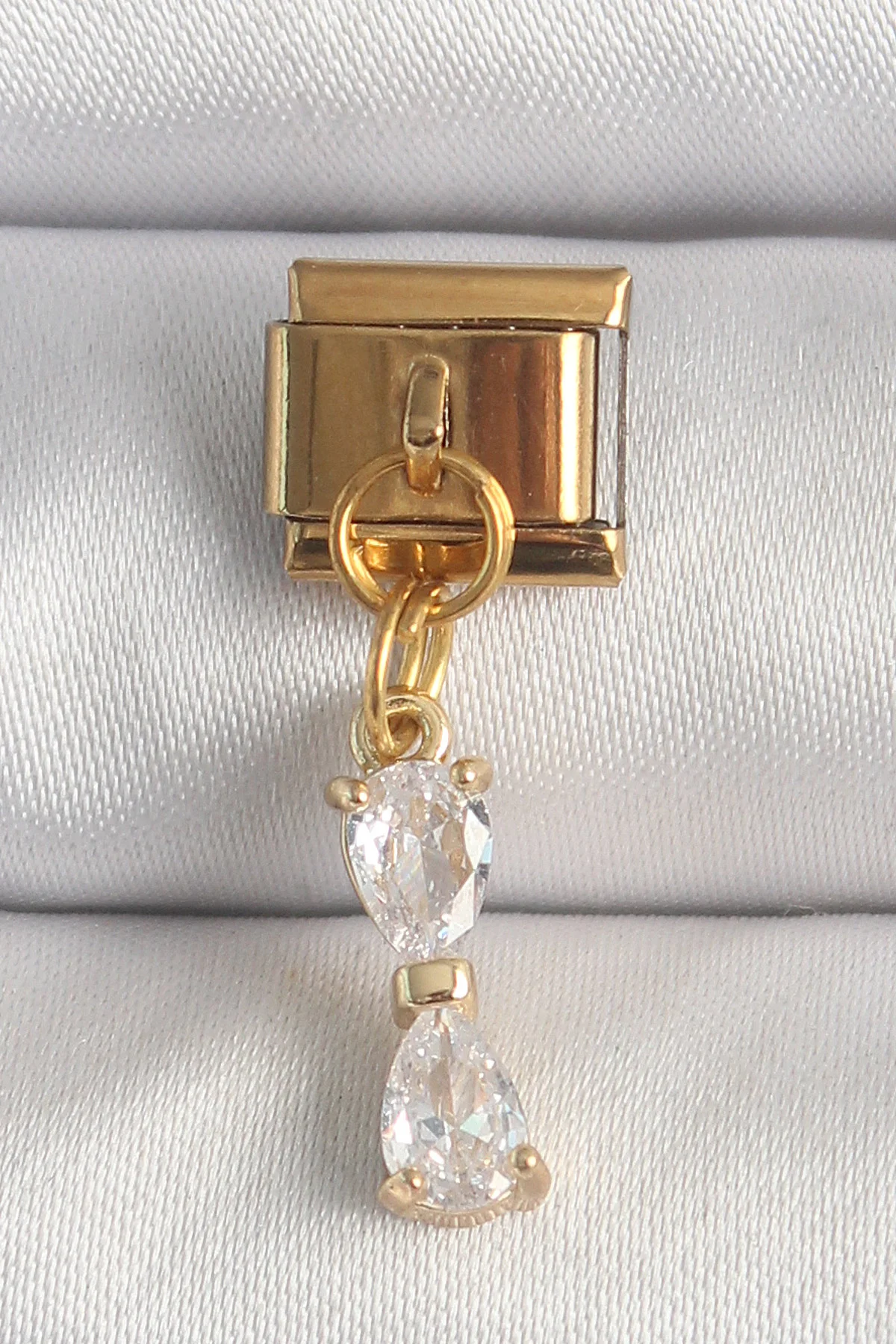 316L Çelik Gold Renk Sallantı Zirkon Taşlı Kurdele Model Nonation Charm