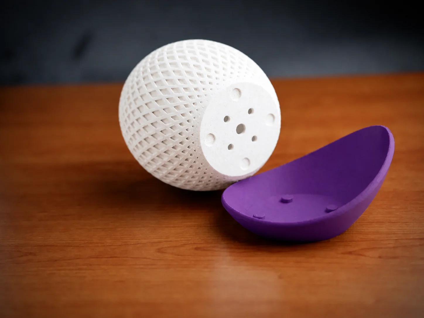 3D Baskı Küre Saksı - Kafes Dokulu İki Parçalı Dekoratif Saksı - Beyaz-Mor görsel 2
