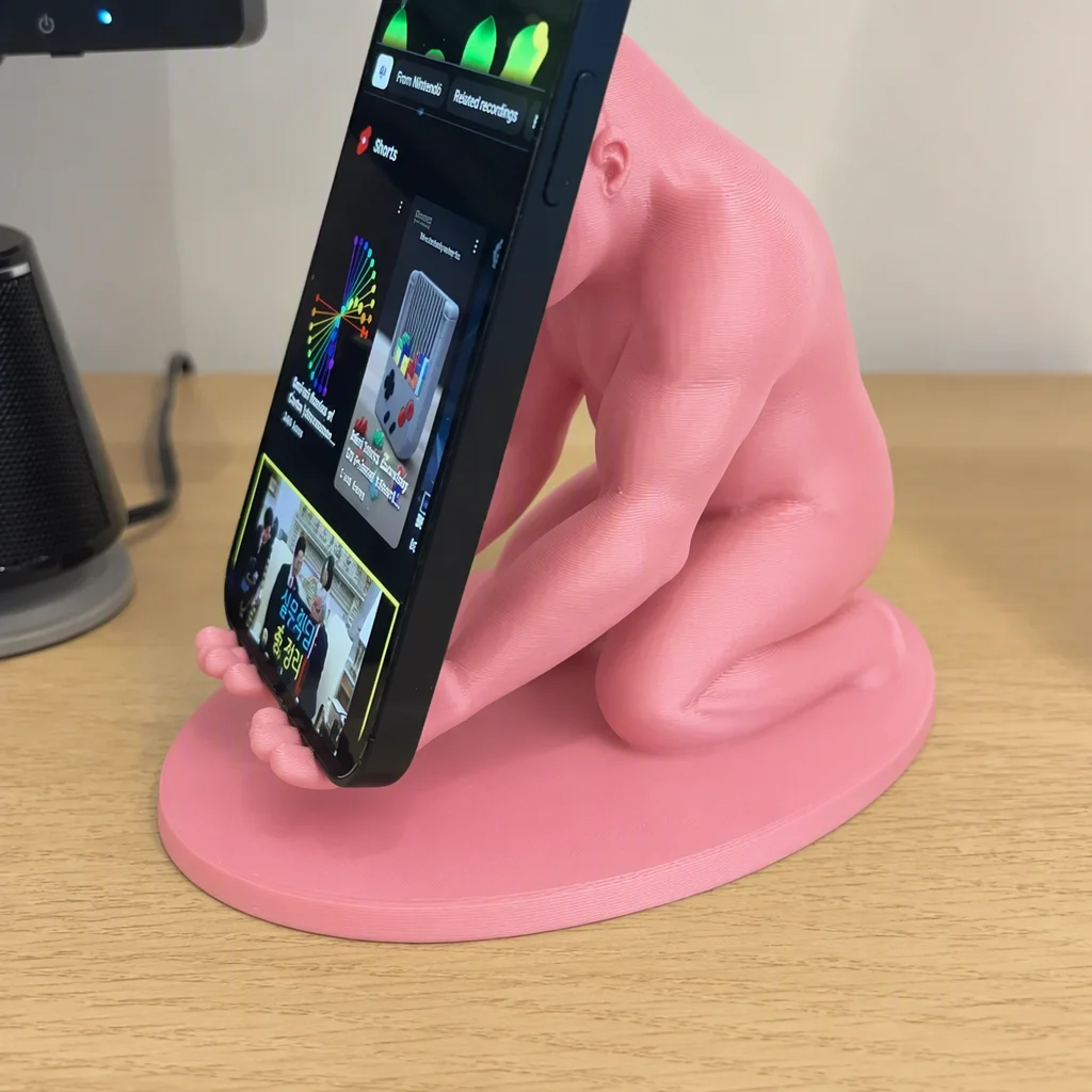 3D Baskı Goril Telefon Tutucu - Kaslı Goril Masaüstü Telefon Standı-Pembe