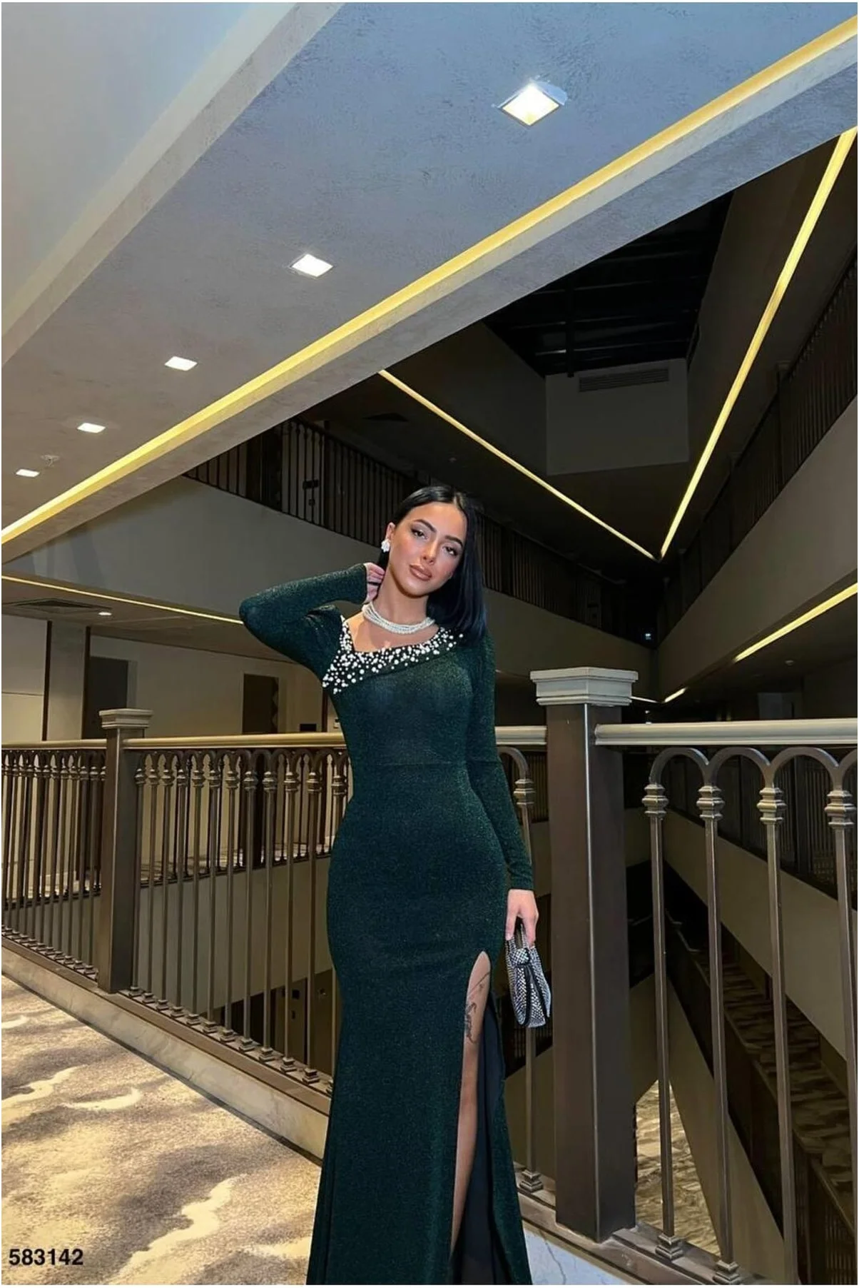 Kadın Modern Stil V Yaka Yırtmaçlı Uzun Kollu Abiye Elbise