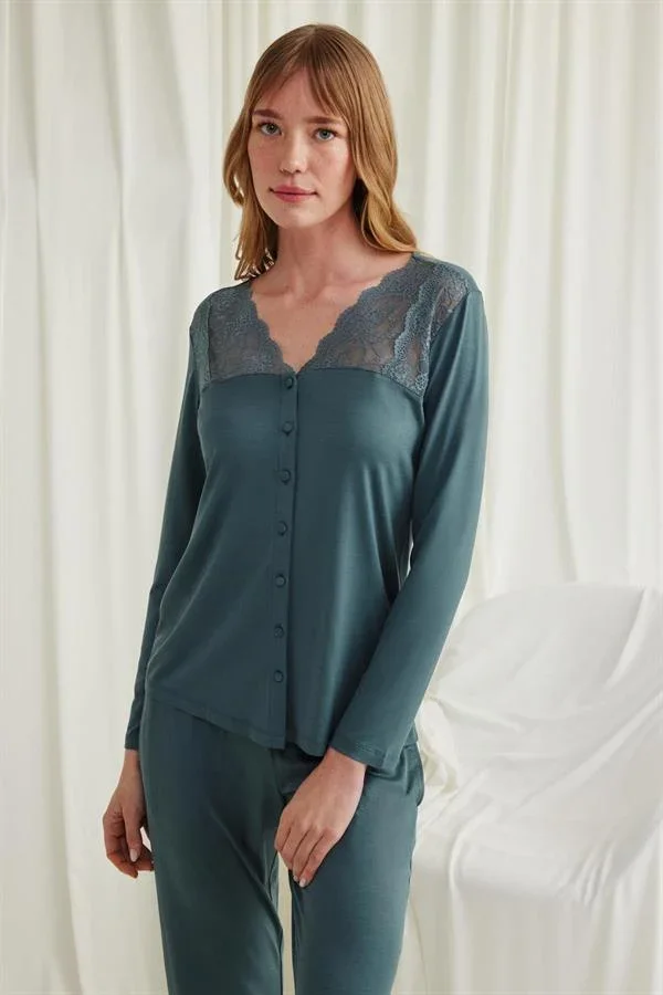 Yakası Omzu ve Paçası Dantelli Boydan Düğmeli Pijama Takımı görseli
