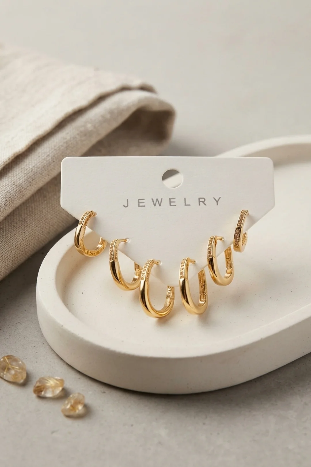 Gold Renk Zirkon Taşlı Pirinç İnce Kare Halka Model Kadın Küpe Seti