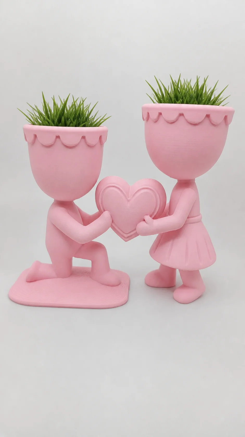 3D Baskı Aşk Saksısı - Kalp Tutan Çift Figürlü Dekoratif Saksı - Pembe görsel 3