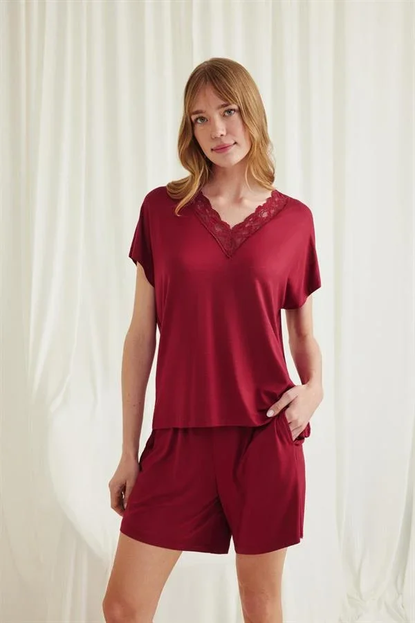 Kısa Kollu Dantelli V Yaka Şort Pijama Takımı görseli