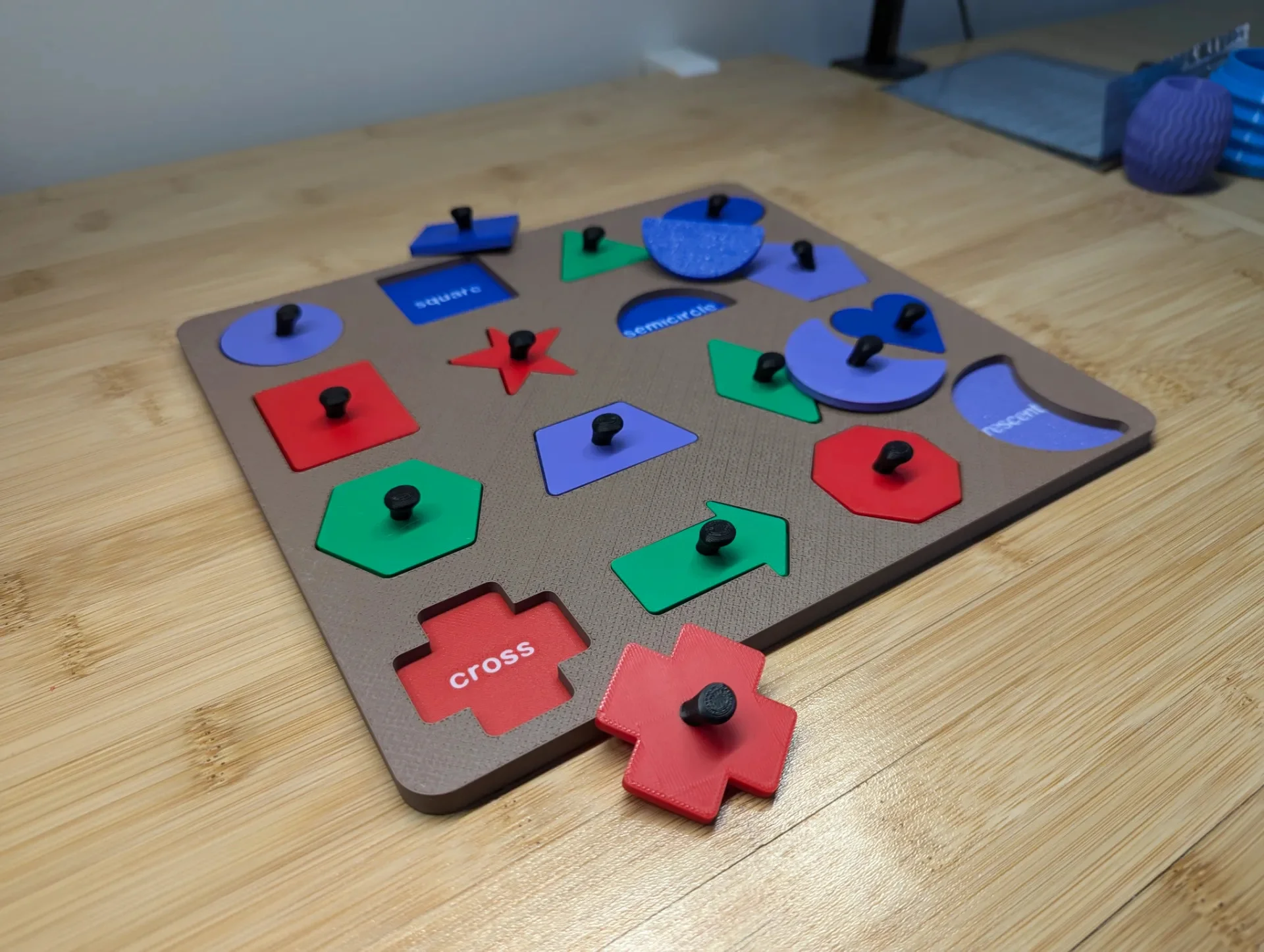 3D Baskı İngilizce Etiketli Şekil Tanıma Puzzle Tahtası - 16 Geometrik Şekil, Bilişsel Gelişim ve Kelime Öğrenme Seti