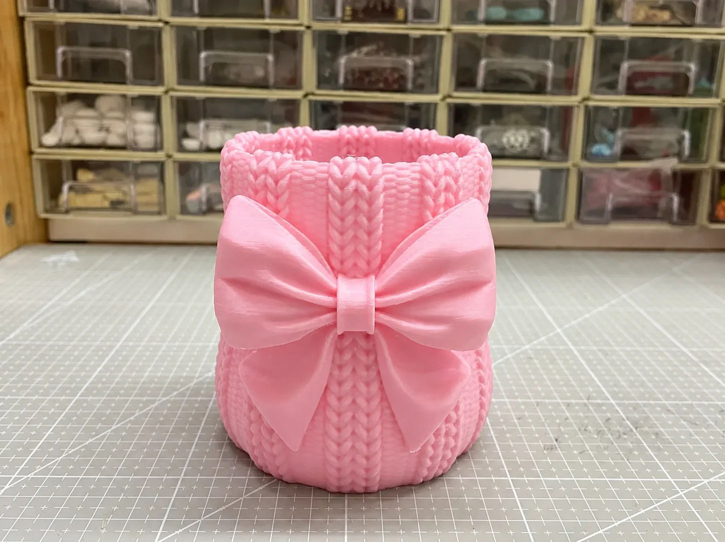 3D Baskı Fiyonklu Örgü Vazo - Dekoratif Çiçeklik-Pembe görsel 2