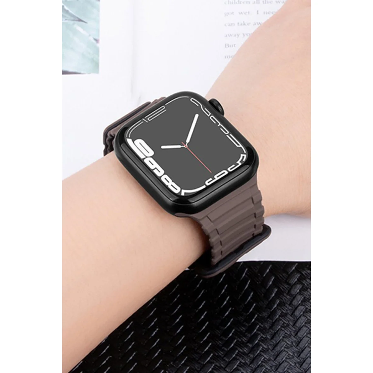Apple Watch Ultra 49mm Mountain Kordon (saat Değildir) - Siyah-turuncu görsel 3