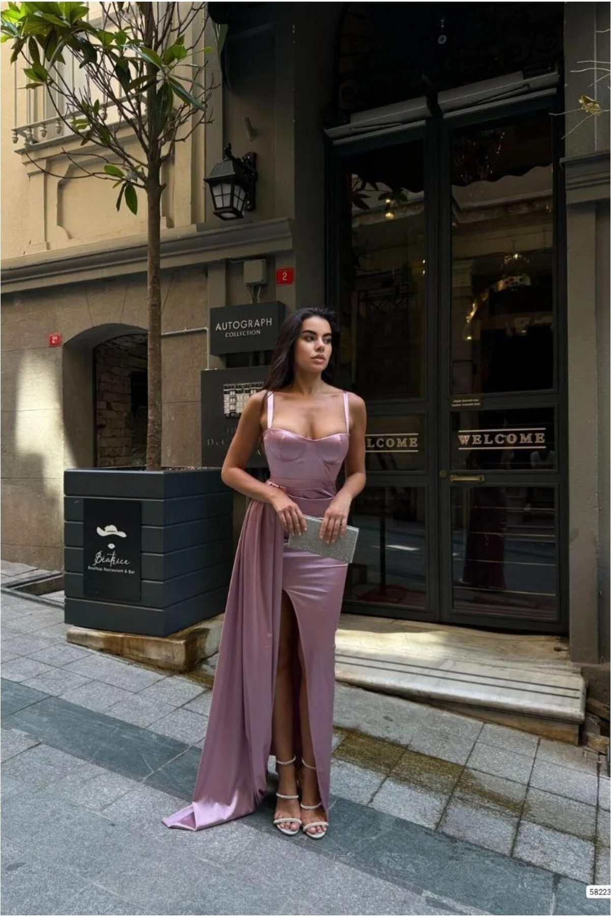Kadın Trend Saten Kumaş Kalp Yaka Yırtmaçlı Maxi Abiye Elbise görsel 2