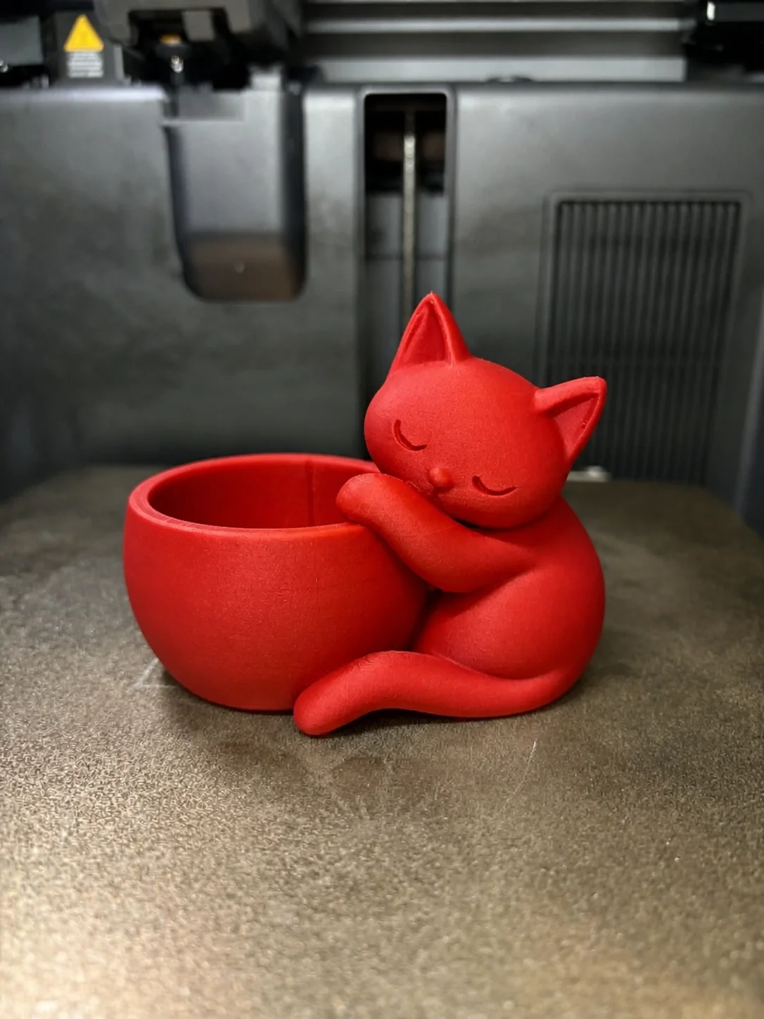 3D Baskı Sarılan Kedi Saksı - Sevimli Dekoratif Saksı - Kırmızı görsel 2