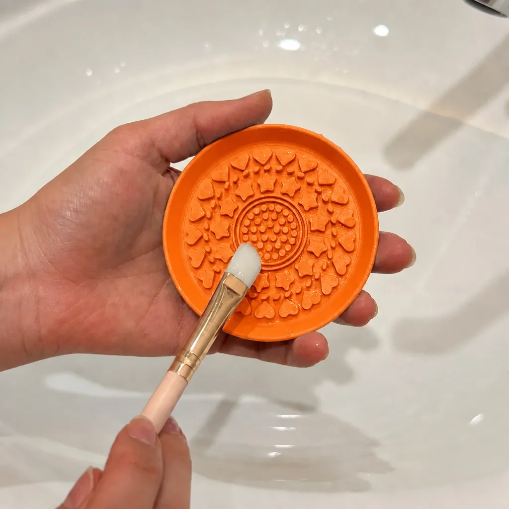 3D Baskı Makyaj Fırçası Temizleme Pedi - Desenli Aparat-Turuncu görsel 2