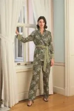 Çiçek Yaprak ve Etnik Desenli Pijama Takımı - Görsel 4