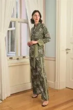 Çiçek Yaprak ve Etnik Desenli Pijama Takımı