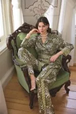Çiçek Yaprak ve Etnik Desenli Pijama Takımı - Görsel 9