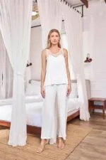 Dantelli ve Dekolteli Saten Pijama Takımı - Görsel 4