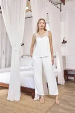 Dantelli ve Dekolteli Saten Pijama Takımı